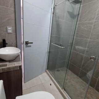 VENDO AMPLIA CASA CON APARTAMENTO, LOS MANANTIALES — Casa en Venta en Carretera a El Salvador, Guatemala, Ciudad — miniatura 2 de 17