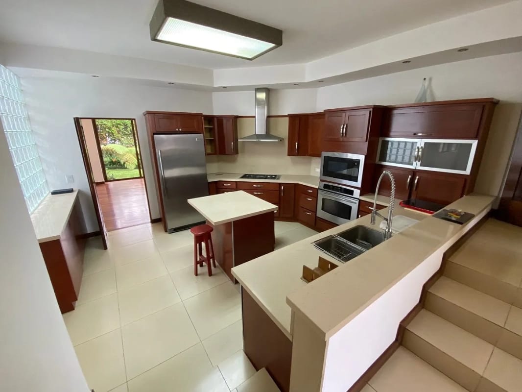LINDA CASA EN VENTA EN KM.12.7 CARRETERA A EL SALVADOR — Casa en Venta en Santa Catarina Pinula, Guatemala, Ciudad — foto 8 de 11