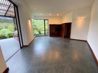 LINDA CASA EN VENTA EN KM.12.7 CARRETERA A EL SALVADOR — Casa en Venta en Santa Catarina Pinula, Guatemala, Ciudad — miniatura 4 de 11