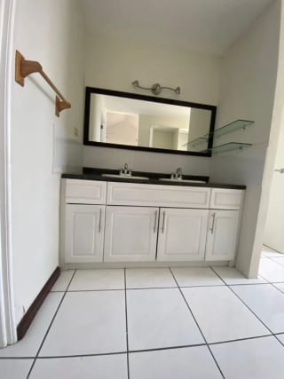 ALQUILO AMPLIA CASA EN MONTE AZUL Z.13 — Casa en Alquiler en Monte Azul, Zona 13, Guatemala, Ciudad — miniatura 6 de 17