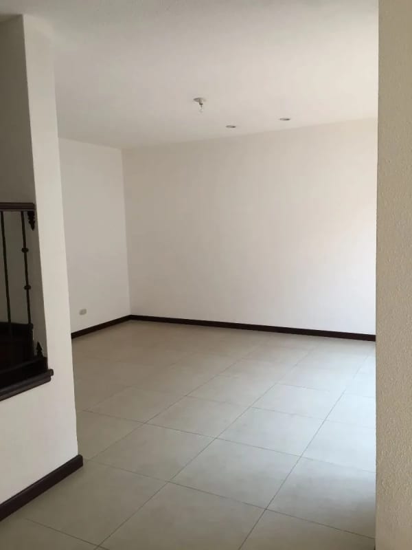 ALQUILO CASA EN ZONA 10 - 4 HABITACIONES — Casa en Alquiler en Zona 10, Guatemala, Ciudad — foto 12 de 14