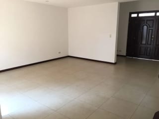 ALQUILO CASA EN ZONA 10 - 4 HABITACIONES — Casa en Alquiler en Zona 10, Guatemala, Ciudad — miniatura 2 de 14