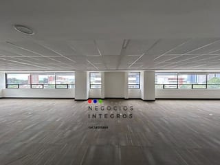 ALQUILO/VENDO OFICINA EN ZONA 10 - EDIFICIO CENTRO EMPRESARIAL — Oficina en Alquiler en Centro Empresarial, Zona 10, Guatemala, Ciudad — miniatura 1 de 10