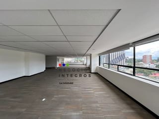 ALQUILO/VENDO OFICINA EN ZONA 10 - EDIFICIO CENTRO EMPRESARIAL — Oficina en Alquiler en Centro Empresarial, Zona 10, Guatemala, Ciudad — miniatura 2 de 10