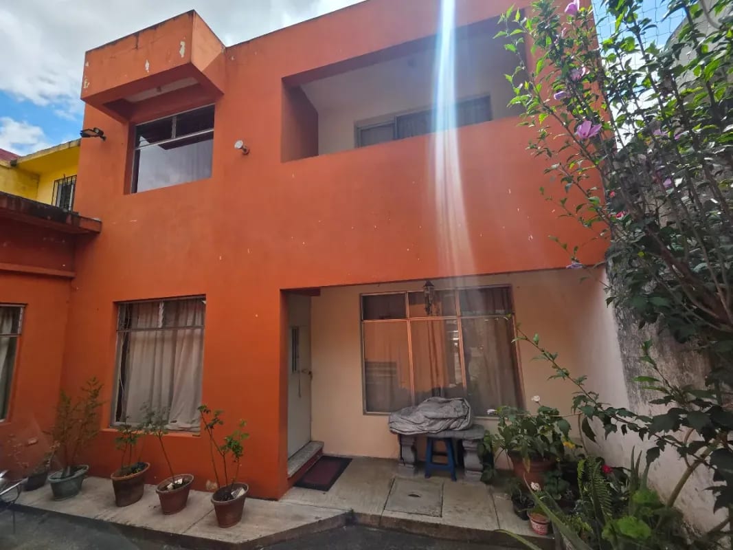 Casa en Venta con Apartamento y Locales en Zona 2 Mixco — Casa en Venta en Zona 2 Mixco, Guatemala, Ciudad — foto 1 de 10