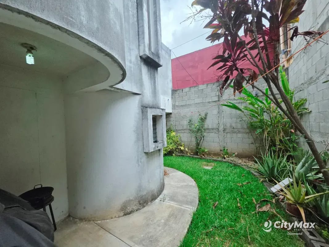 Casa en Venta con Apartamento y Locales en Zona 2 Mixco — Casa en Venta en Zona 2 Mixco, Guatemala, Ciudad — foto 4 de 10