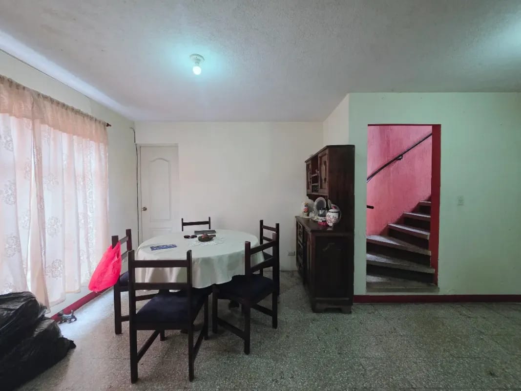 Casa en Venta con Apartamento y Locales en Zona 2 Mixco — Casa en Venta en Zona 2 Mixco, Guatemala, Ciudad — foto 3 de 10