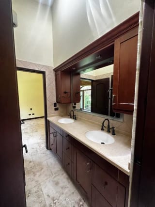AMPLIA Y ELEGANTE CASA DE UN NIVEL EN VENTA | SANTA CATARINA PINULA   "Condominio Las Tinajas" — Casa en Venta en Las Tinajas, Santa Catarina Pinula, Guatemala, Ciudad — miniatura 10 de 13
