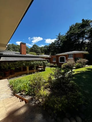 AMPLIA Y ELEGANTE CASA DE UN NIVEL EN VENTA | SANTA CATARINA PINULA   "Condominio Las Tinajas" — Casa en Venta en Las Tinajas, Santa Catarina Pinula, Guatemala, Ciudad — miniatura 3 de 13