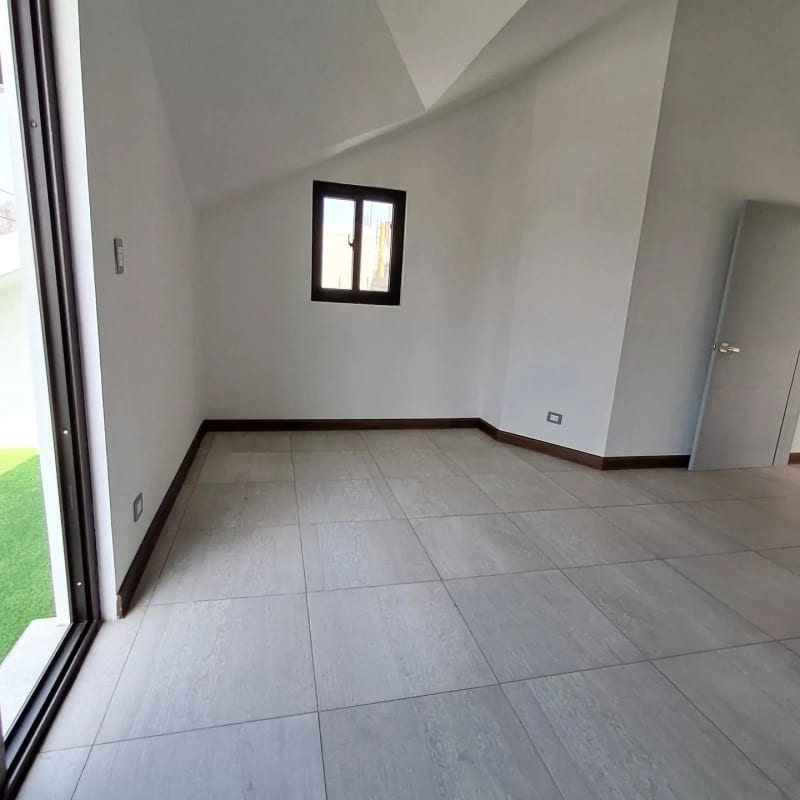 VENDO AMPLIA CASA CON APARTAMENTO, LOS MANANTIALES PV — Casa en Venta en Carretera a El Salvador, Guatemala, Ciudad — foto 4 de 17