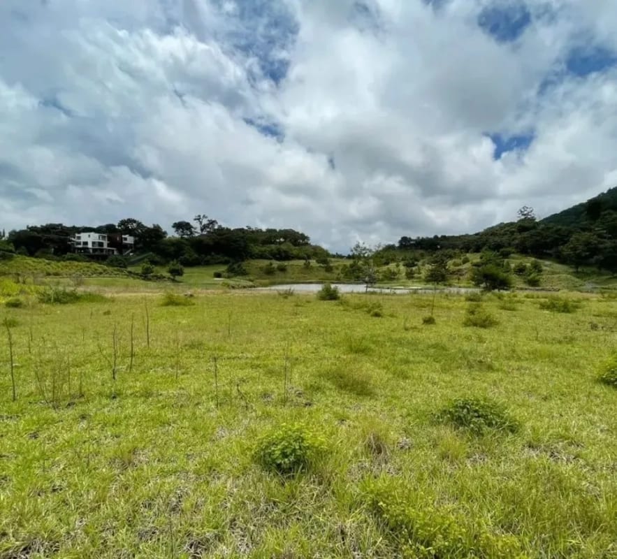 VENDO TERRENO EN EL PULTE FRENTE A LAGUNA PRINCIPAL ZONA 16 PV — Terreno en Venta en El Pulté, Zona 16, Guatemala, Ciudad — foto 2 de 4