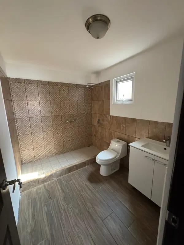 Casa en renta de 2 niveles, con amplios espacios dentro de garita y vista al bosque!! Carretera a San José Pinula — Casa en Alquiler en lo de Valdez, Carretera a El Salvador, Guatemala, Ciudad — foto 10 de 15