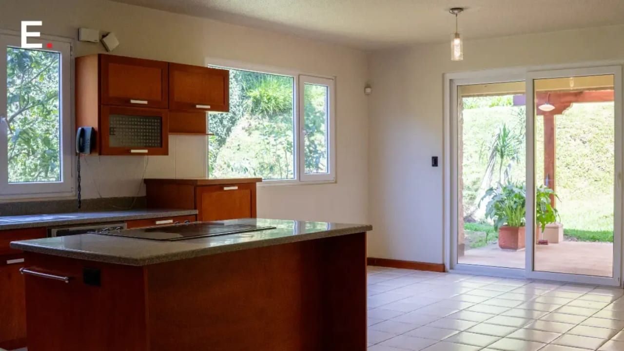 Casa en venta y renta - Bosques de las Luces — Casa en Venta en Bosques de Las Luces, Carretera a El Salvador, Guatemala, Ciudad — foto 9 de 12