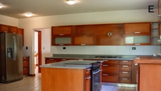 Casa en venta y renta - Bosques de las Luces — Casa en Venta en Bosques de Las Luces, Carretera a El Salvador, Guatemala, Ciudad — miniatura 8 de 12