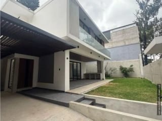 Zona 13 A Una Cuadra de las Américas Dentro de Garita Casa en Venta — Casa en Venta en Zona 14, Guatemala, Ciudad — miniatura 1 de 17