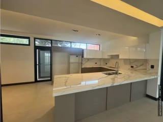 Zona 13 A Una Cuadra de las Américas Dentro de Garita Casa en Venta — Casa en Venta en Zona 14, Guatemala, Ciudad — miniatura 9 de 17