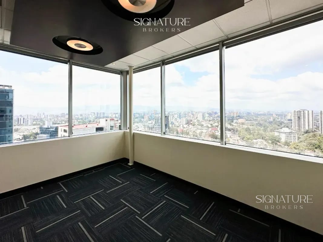 Oficina en renta – Zona Pradera, Torre 3, Blvd. Los Próceres Zona 10 — Oficina en Alquiler en Zona Pradera, Zona 10, Guatemala, Ciudad — foto 1 de 10