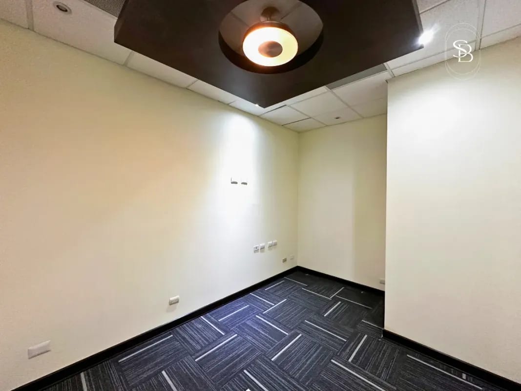 Oficina en renta – Zona Pradera, Torre 3, Blvd. Los Próceres Zona 10 — Oficina en Alquiler en Zona Pradera, Zona 10, Guatemala, Ciudad — foto 4 de 10