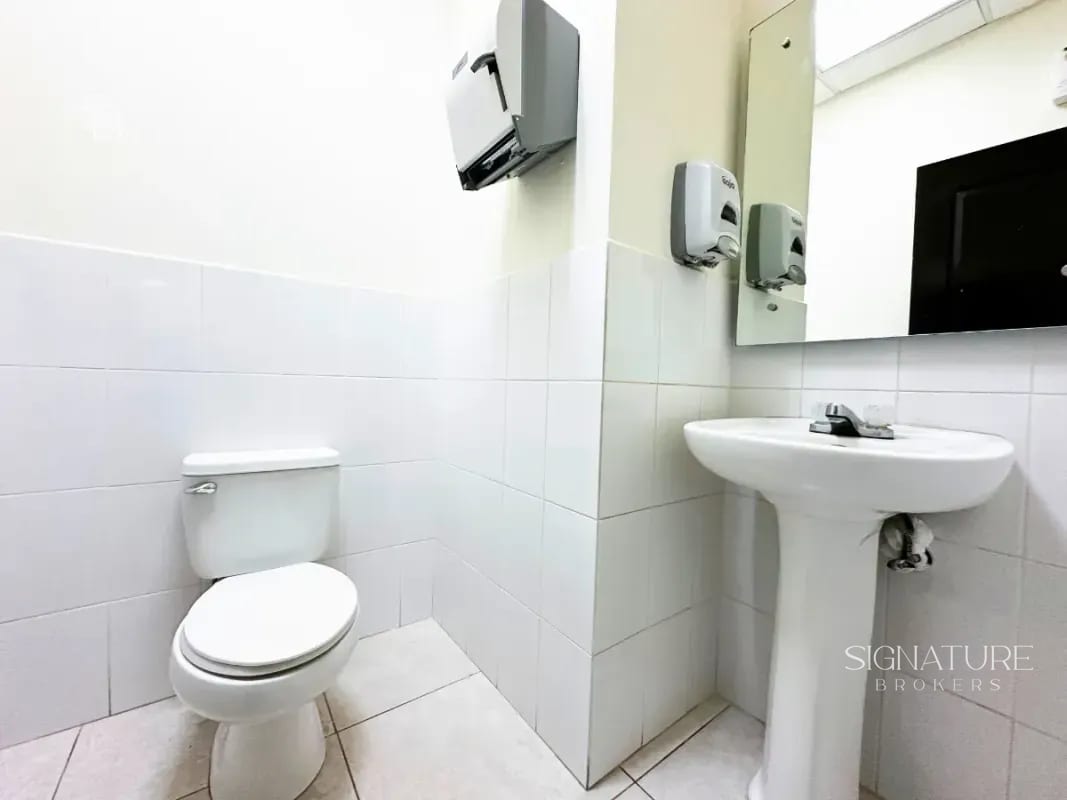 Oficina en renta – Zona Pradera, Torre 3, Blvd. Los Próceres Zona 10 — Oficina en Alquiler en Zona Pradera, Zona 10, Guatemala, Ciudad — foto 3 de 10