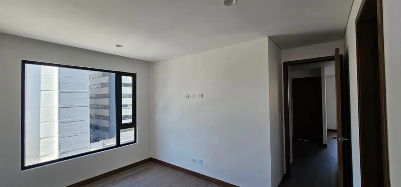 Apartamento en Zona 10 — Apartamento en Alquiler en Zona 10, Guatemala, Ciudad — foto 4 de 7