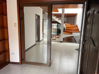 CASA EN VENTA O RENTA EN ZONA 14 EN SECTOR LA VILLA — Casa en Venta en Zona 10, Guatemala, Ciudad — miniatura 9 de 17