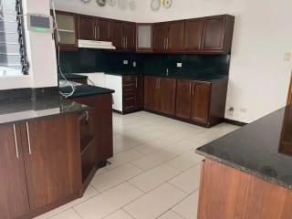 CASA EN VENTA O RENTA EN ZONA 14 EN SECTOR LA VILLA — Casa en Venta en Zona 10, Guatemala, Ciudad — miniatura 6 de 17