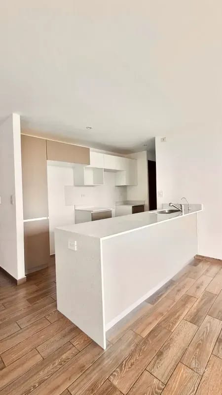 Zona 15 • Apartamento en Renta • Edificio Parque 15 — Apartamento en Alquiler en Parque 15, Zona 15, Guatemala, Ciudad — foto 1 de 13