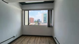Rento / Vendo Oficina Z.10 Edificio Plaza Buro — Oficina en Alquiler en Plaza Buró, Zona 10, Guatemala, Ciudad — miniatura 5 de 6